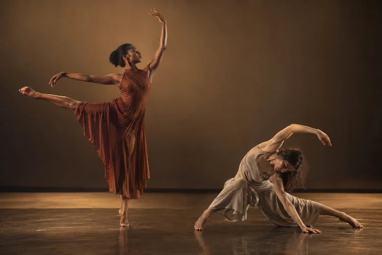 Modern Dance vs. Contemporary Dance: What Is the Difference?